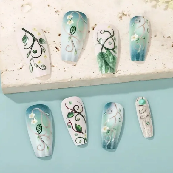 Green & Cream Floral Press On Nail Art Reusable 24 pc Ballet Medium Matte NWT - Picture 3 of 6